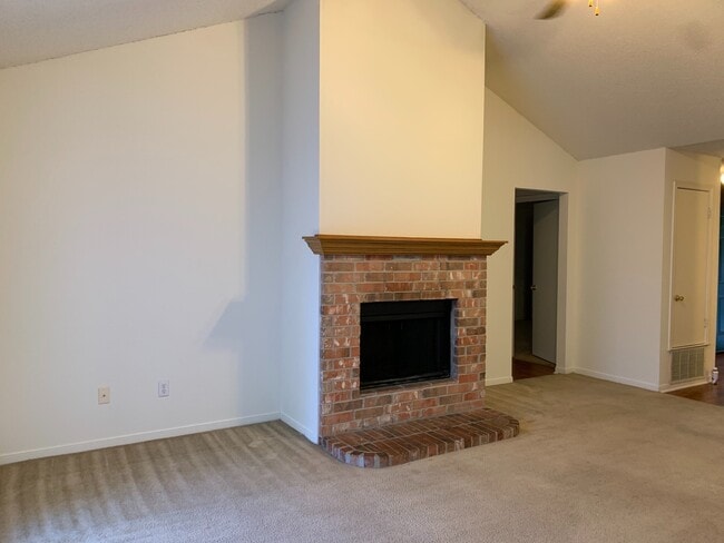 Building Photo - Duplex