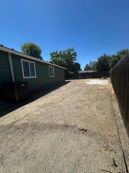 Garage Side Yard RV/Boat Parking - 1468 Andrew Dr