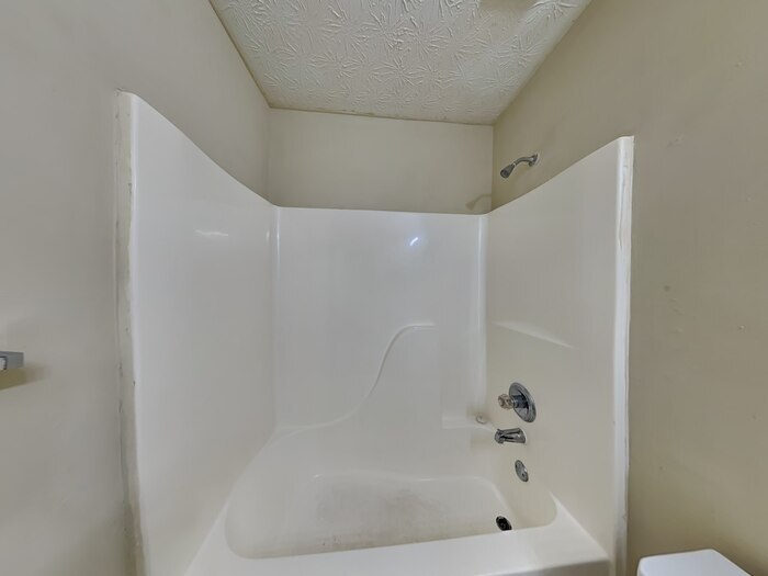 Building Photo - 320 Lake Royale Pl