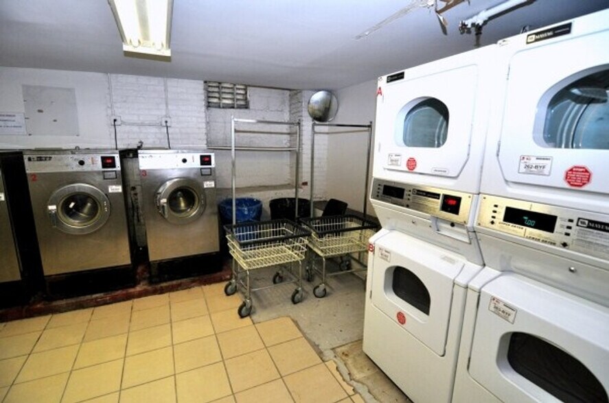 Building Photo - 230 W 113th St