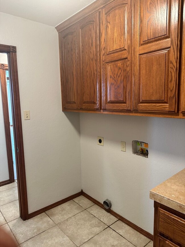 Building Photo - Great Home located in Dove Creek!$250.00 o...