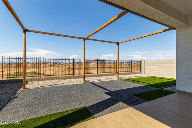 Building Photo - 15612 W Smoketree Dr