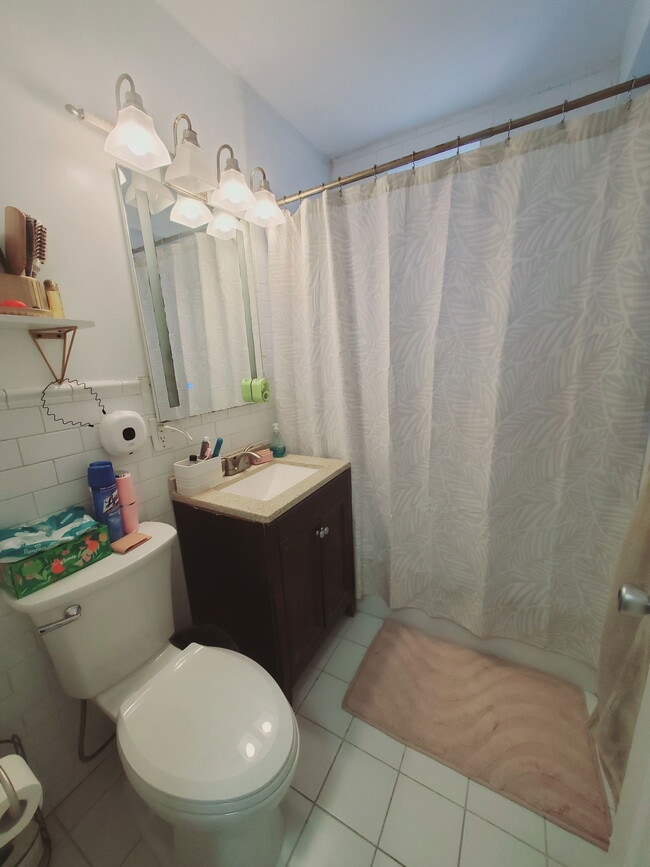 Building Photo - 7 4th St