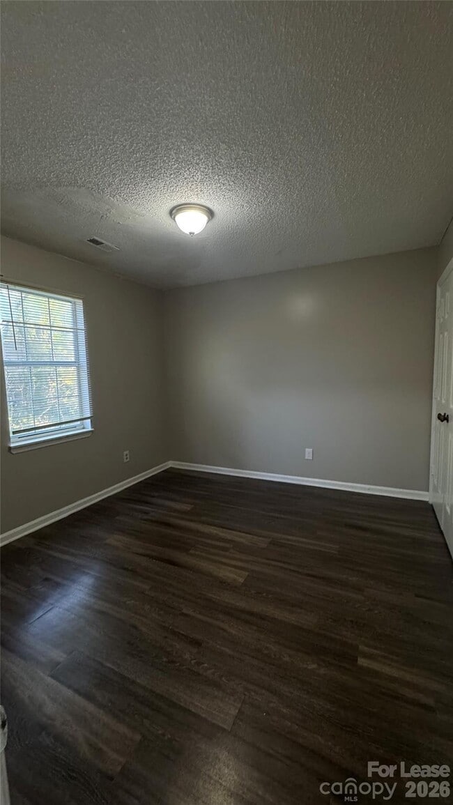 Building Photo - 2206 Killarney Pl