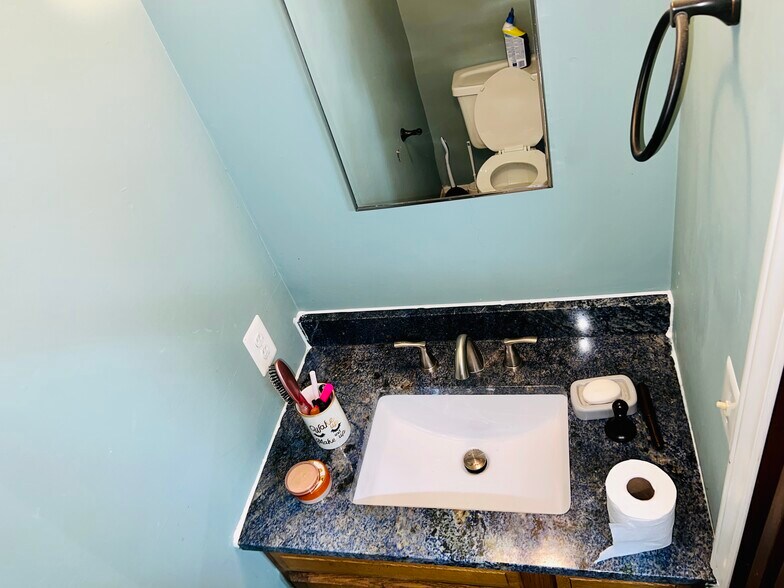 Building Photo - 4304 Royalview Dr