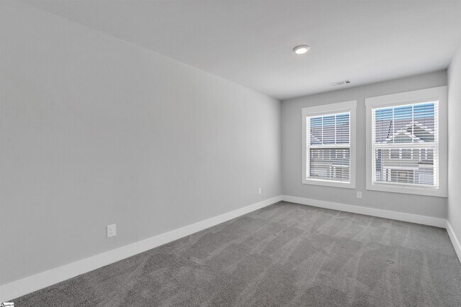 Building Photo - 46 Mardale Ln