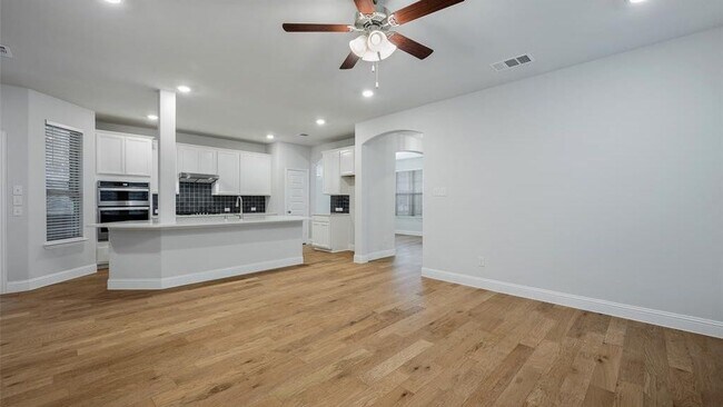 Building Photo - 2037 Almassera Dr