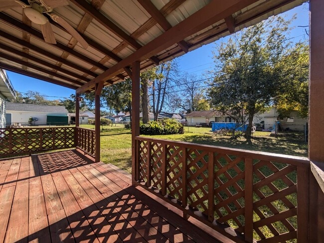 Building Photo - 717 Riffle Ave