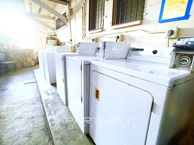 Building Photo - 1218 N School St