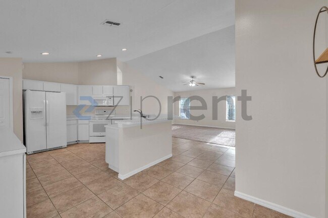 Building Photo - 2012 Dumont Dr