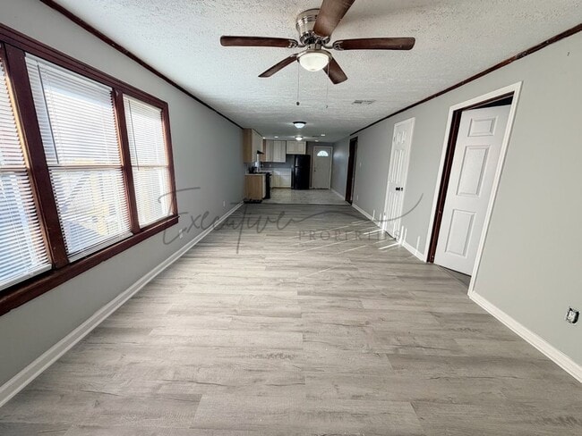 Building Photo - 3 Bedroom, 1.5 Bathroom Home with Bonus Room for Rent in Lake Charles