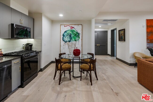 Building Photo - 118 Orlando Ave