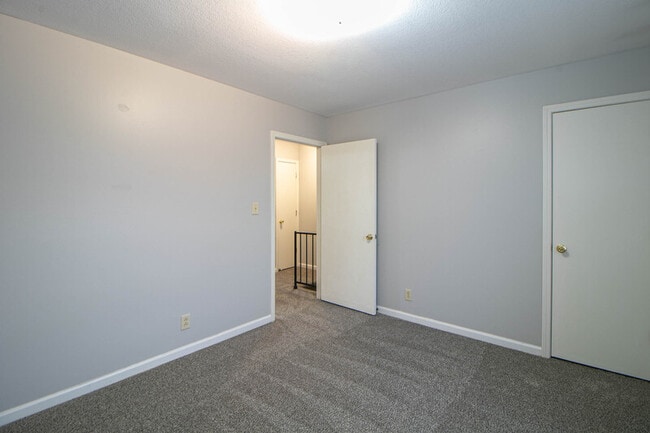 Building Photo - 363 Peabody Dr