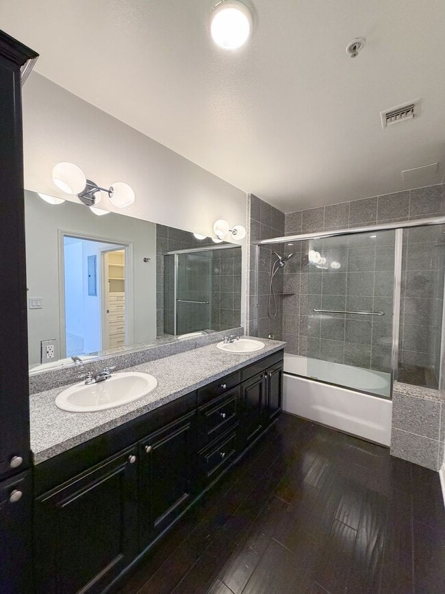 Building Photo - Beautiful Penthouse - 2bd 2 ba