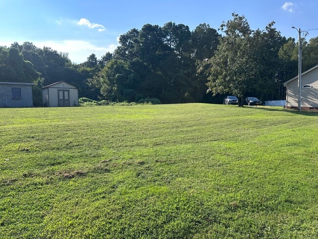 Building Photo - Adorable Two Bedroom House in the New Have...