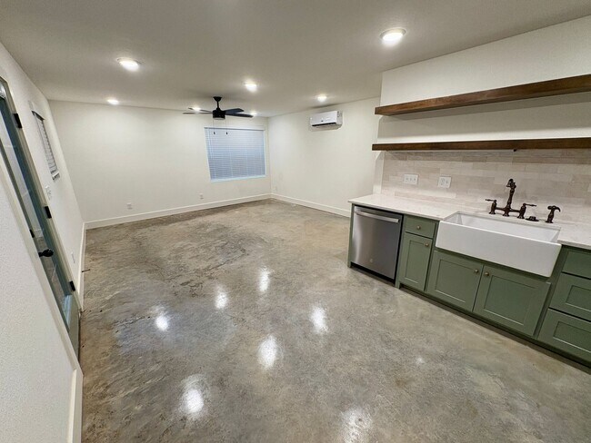 Building Photo - MTR2a-4