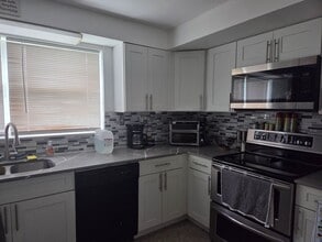 Building Photo - 2630 - YEAA SFH