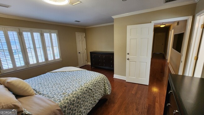 Building Photo - 180 Sycamore Bend