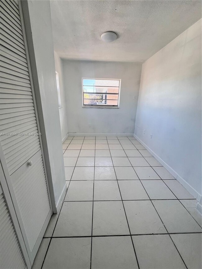 Building Photo - 608 SW 15th Ave