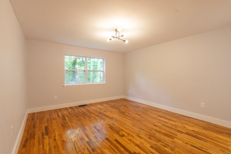 Building Photo - 1903 Country Ln