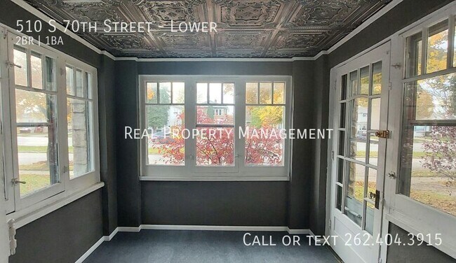 Building Photo - 510 S 70th St