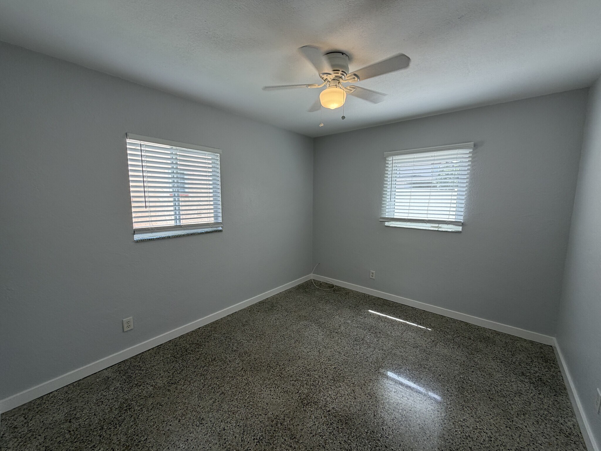 Building Photo - 2 Bed/2 Bath