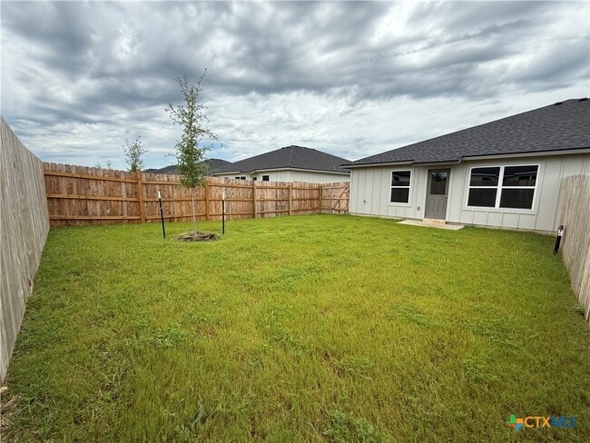 Building Photo - 903 Switchgrass Dr