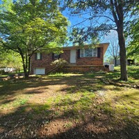 Building Photo - Newly Remodeled 3/1 in Meadow Heights!