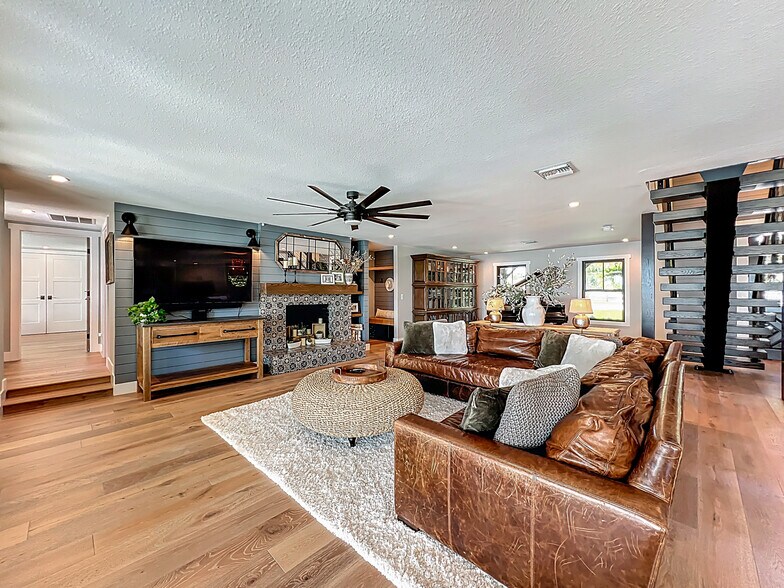 Living Room - 281 Shell Pt E