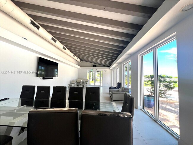 Building Photo - 2457 Collins Ave