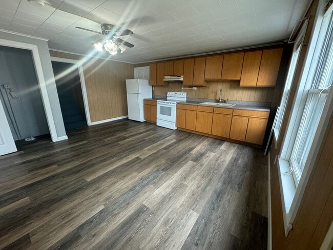 Building Photo - 26-28 Route 7 North, Unit 101