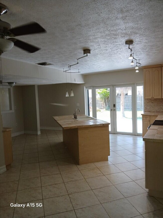 Building Photo - 17131 SW 85th Ave