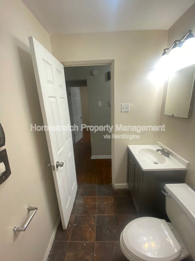 Building Photo - 6657 Kenwood Dr