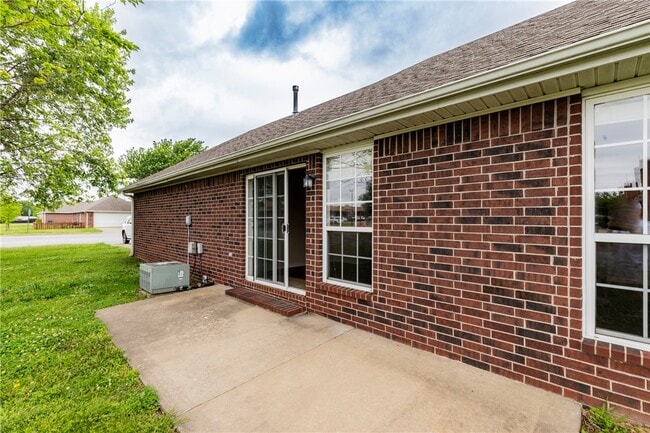 Building Photo - 255a Ravenwood Blvd