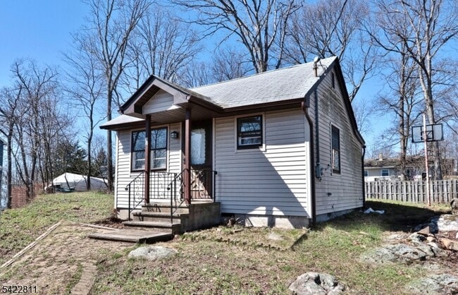 Building Photo - 63 Iowa Ave