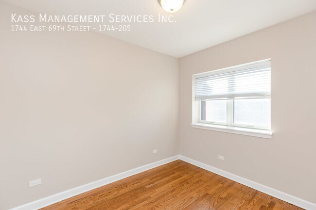 Building Photo - 1744 E 69th St