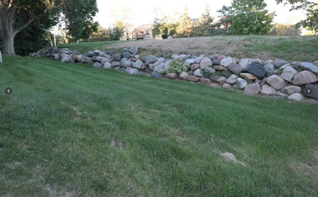 Private side yard - 14639 Hampshire Pl