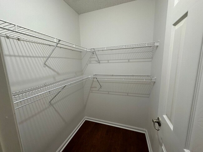 Building Photo - Beautiful 3 Bed 2 Bath in Hunters Ridge!