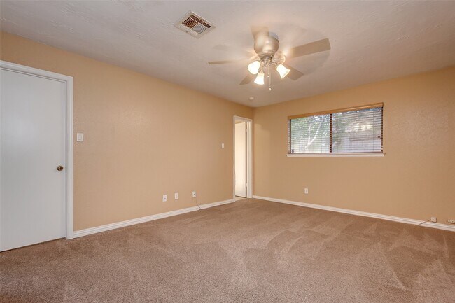 Building Photo - 6030 Gallant Forest Dr