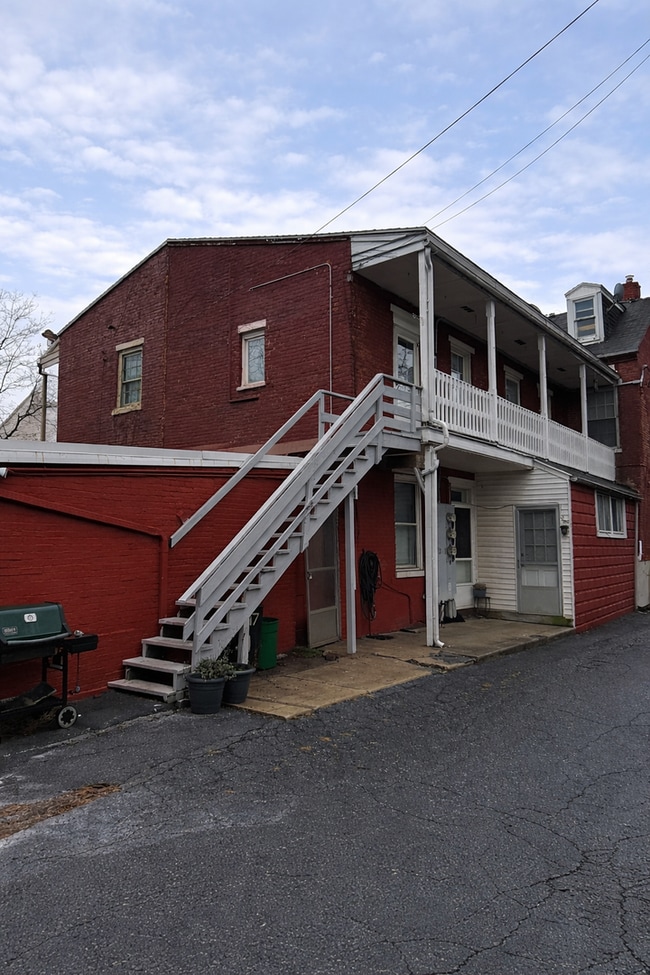 Building Photo - Charming 3 bedroom Apartment in Prime Lancaster City Location - HEAT INCLUDED!