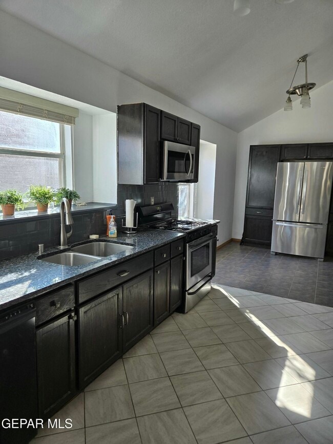 Building Photo - 5936 Oleaster Dr