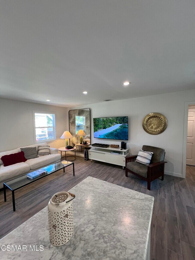 Building Photo - 3076 Los Robles Rd