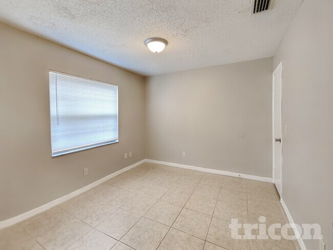 Building Photo - 818 Tarawood Ln