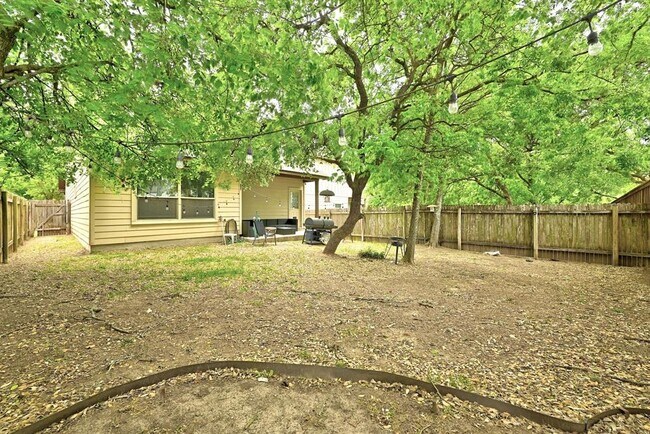 Building Photo - 7709 Menchaca Rd