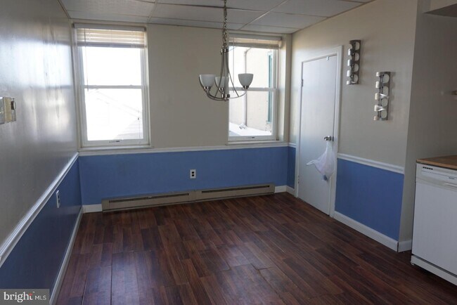 Building Photo - 117 E Lancaster Ave