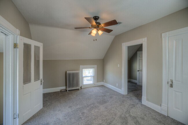 Building Photo - 5 Bedroom 2.5 Bath Midtown Home