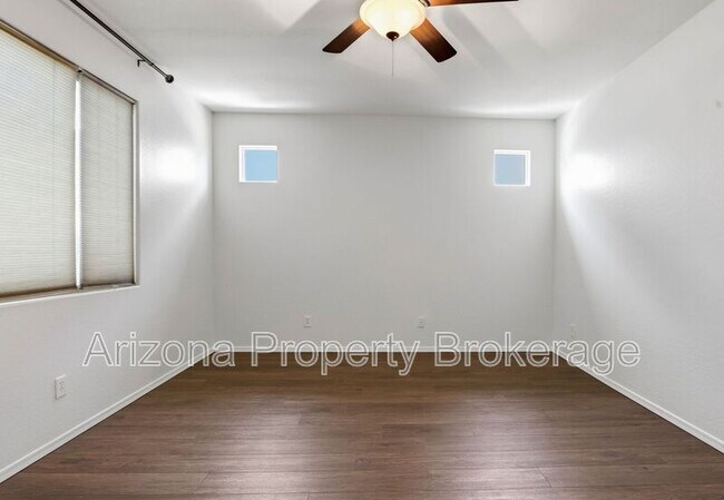 Building Photo - 4551 Luna Rd W