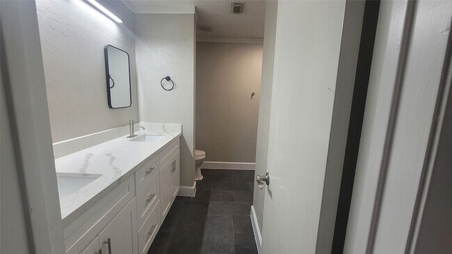 Building Photo - 22131 Pearl Lake Dr