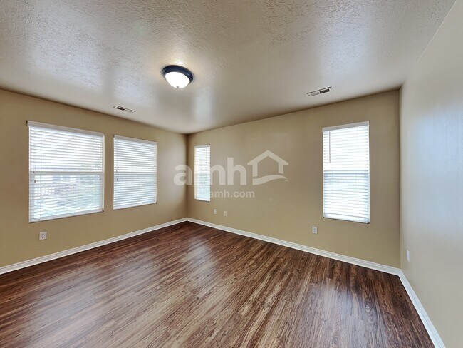 Building Photo - 14064 S Rosaleen Ln