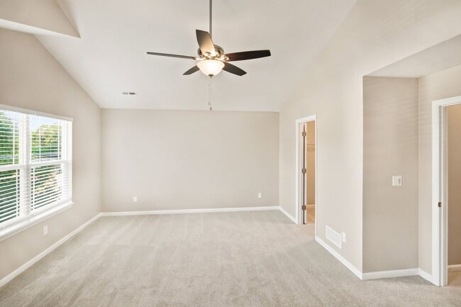 Building Photo - 404 Willott Square Dr